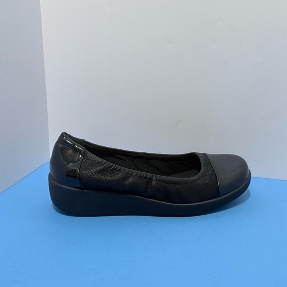 Easy Spirit Black Women's Flats - Picture 2 of 14